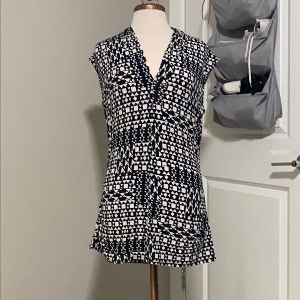 Geo Diamond V-Neck Sleeveless Top size L EUC